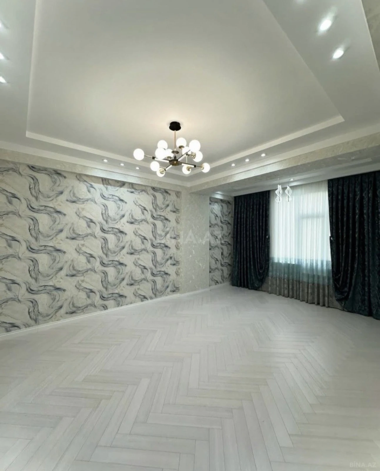 Satılır 4 otaqlı mənzil 131 m²