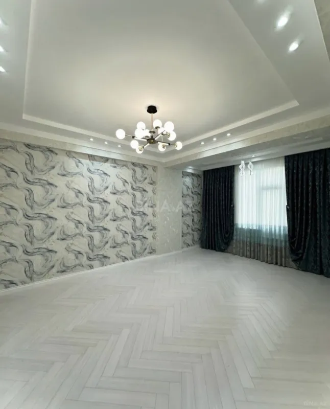 Satılır 4 otaqlı mənzil 131 m²