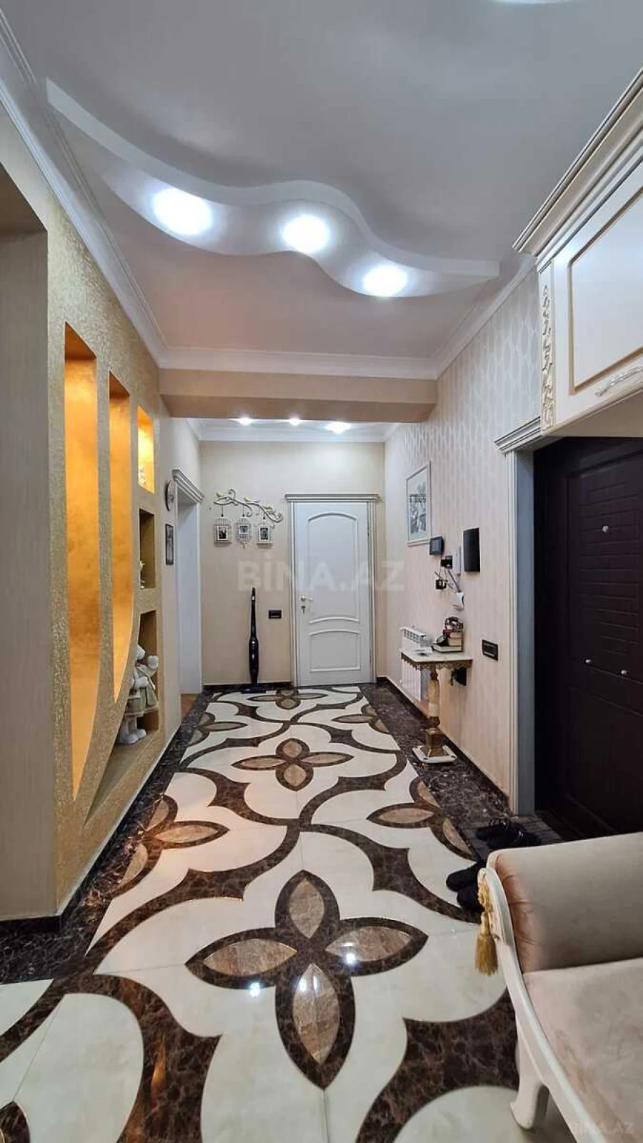 Satılır 2 otaqlı mənzil 98 m²