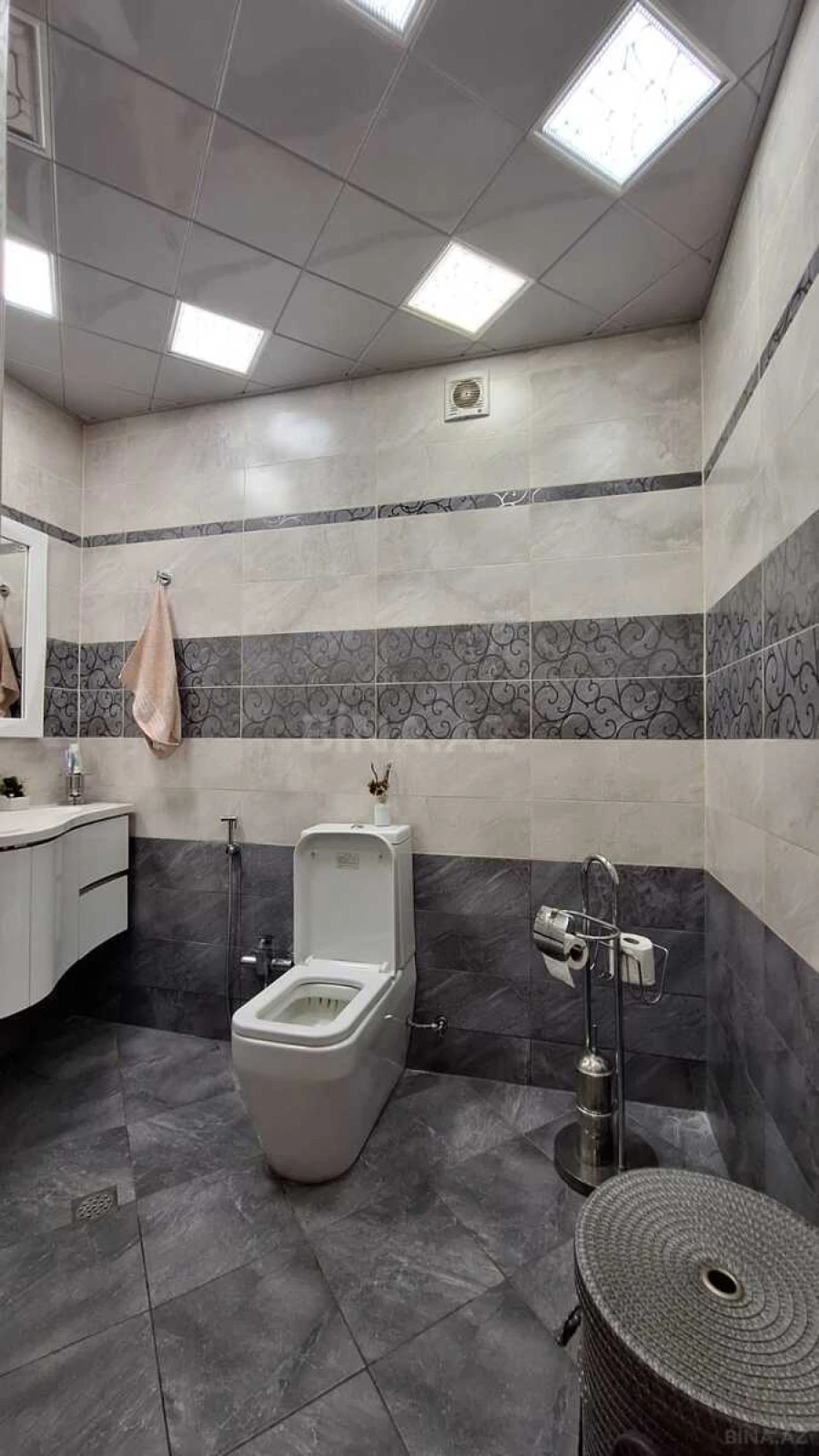 Satılır 2 otaqlı mənzil 98 m²