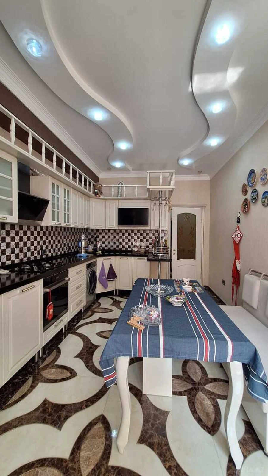 Satılır 2 otaqlı mənzil 98 m²