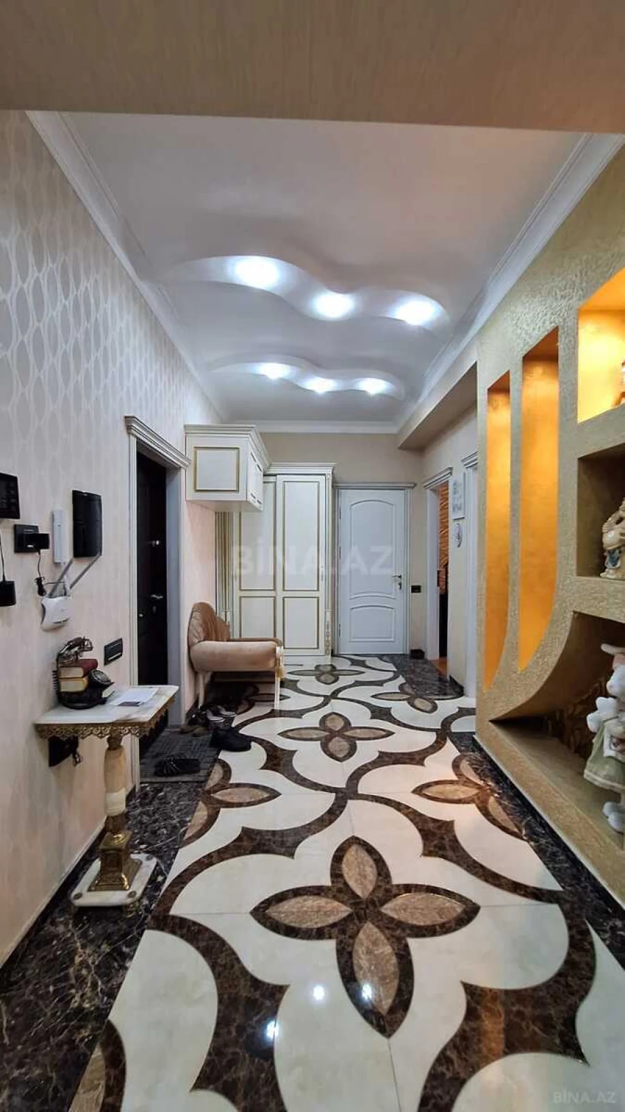 Satılır 2 otaqlı mənzil 98 m²