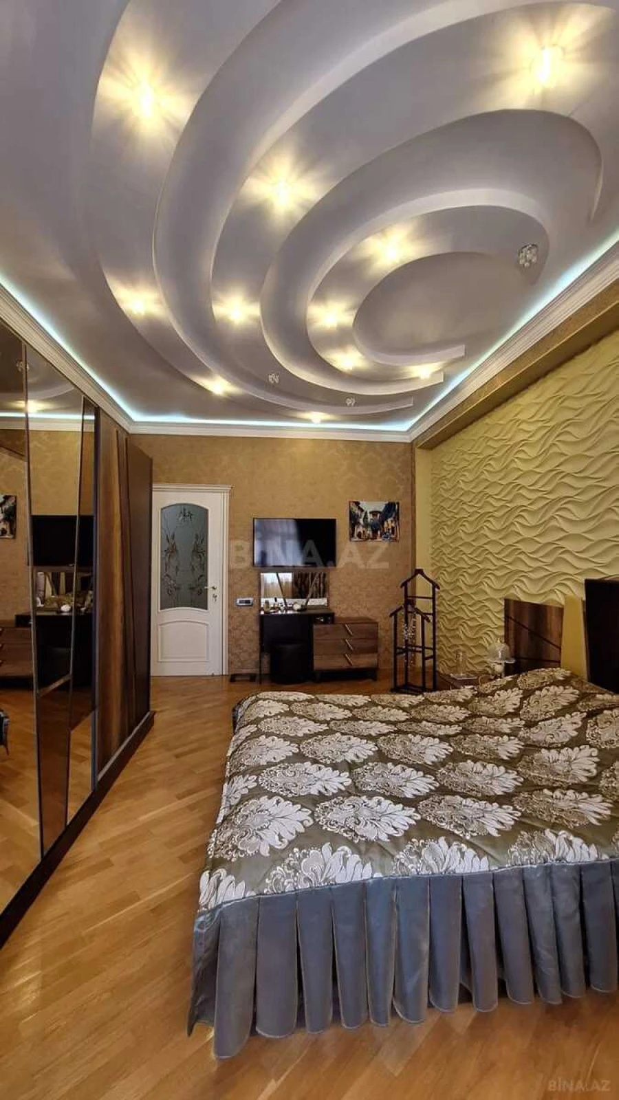 Satılır 2 otaqlı mənzil 98 m²