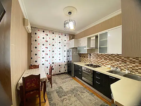 Kirayə verilir 2 otaqlı mənzil 80 m²