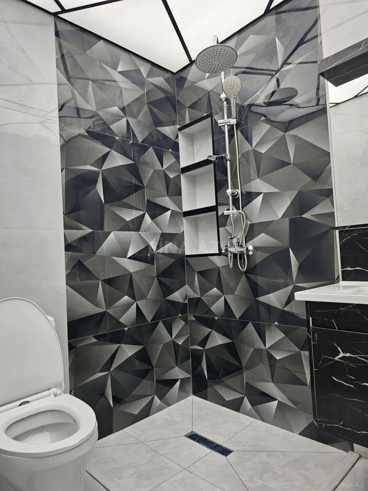 Satılır 3 otaqlı mənzil 68.5 m²