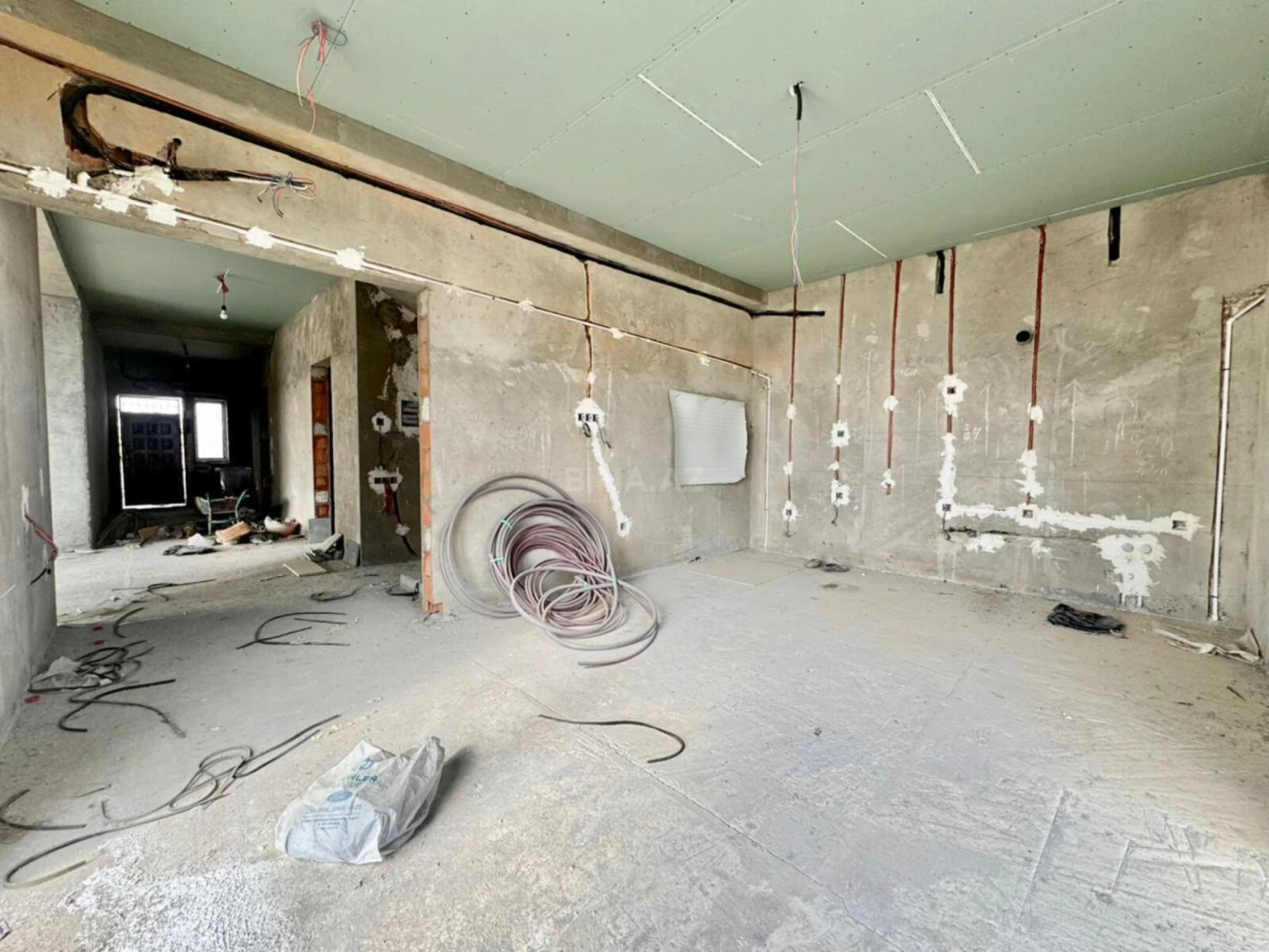 Satılır 6 otaqlı həyət evi 350 m²