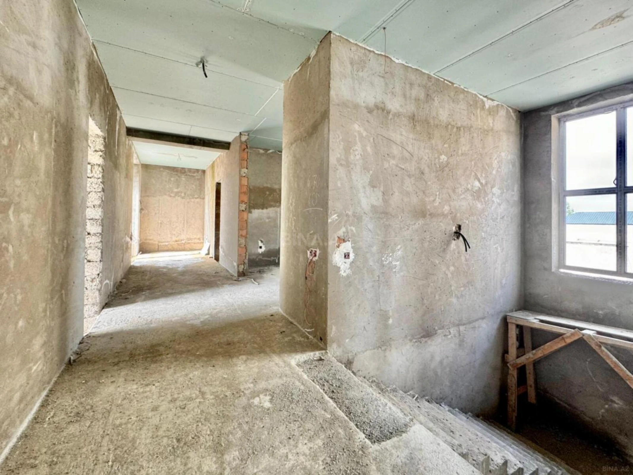 Satılır 6 otaqlı həyət evi 350 m²