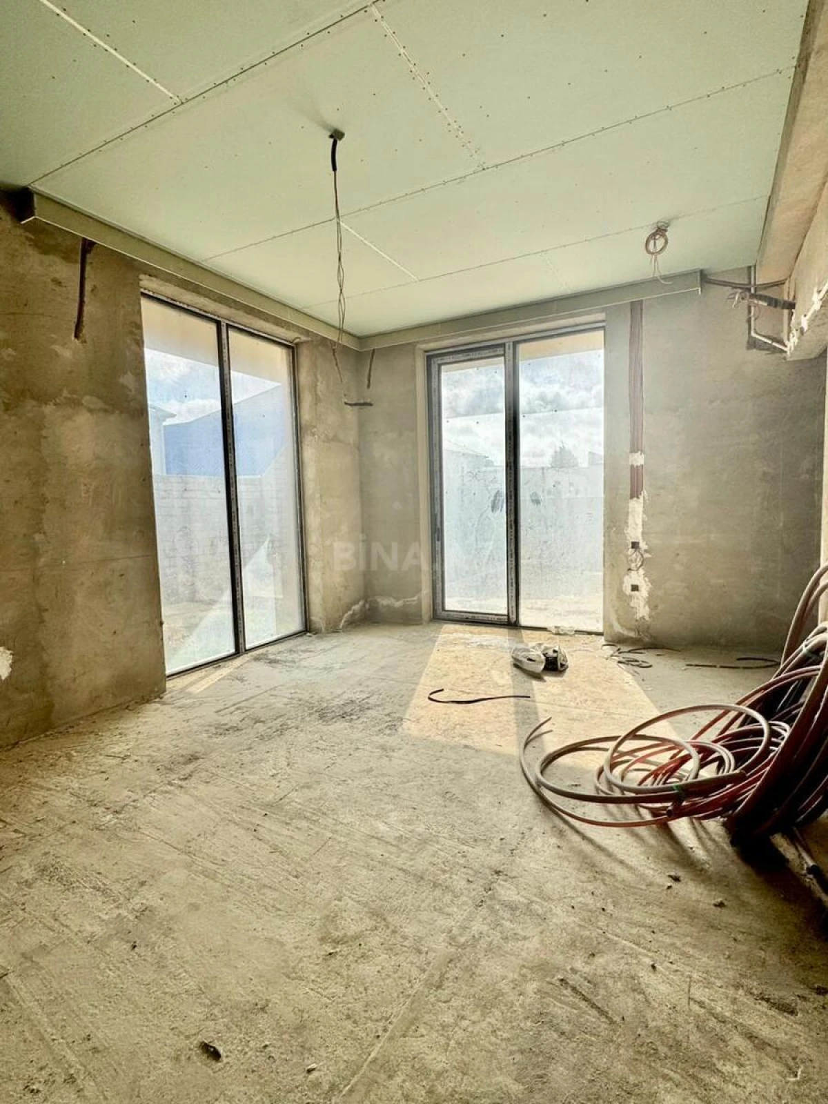 Satılır 6 otaqlı həyət evi 350 m²