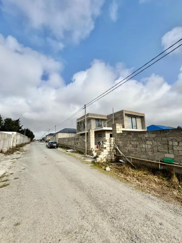 Satılır 6 otaqlı həyət evi 350 m²