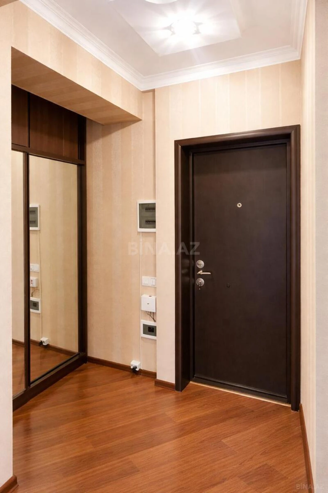 Satılır 2 otaqlı mənzil 101 m²