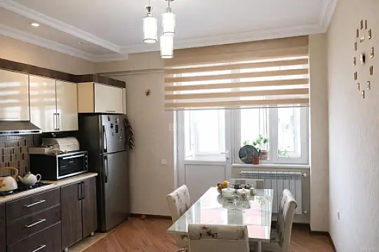 Satılır 2 otaqlı mənzil 101 m²