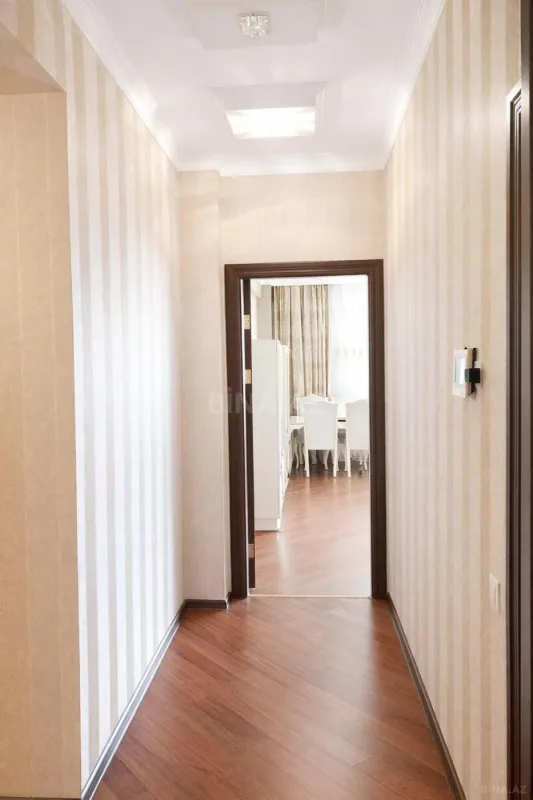 Satılır 2 otaqlı mənzil 101 m²