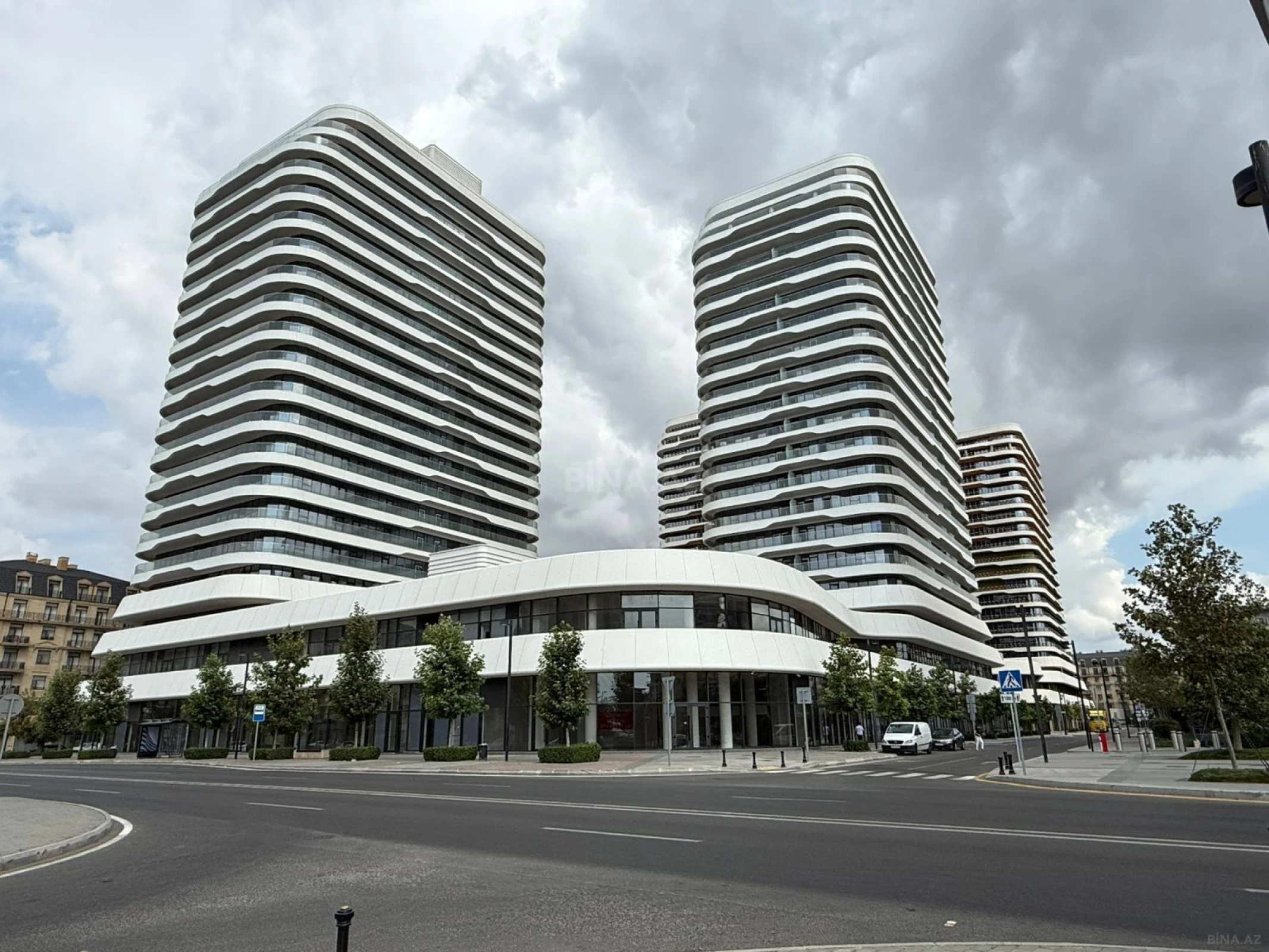 Satılır 3 otaqlı mənzil 187 m²