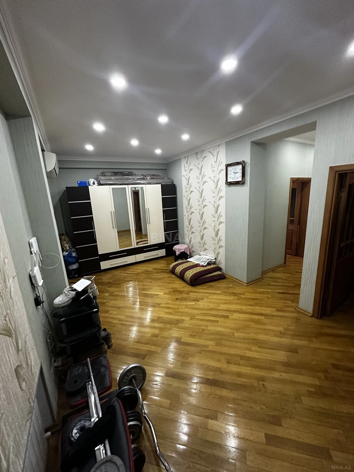 Satılır 2 otaqlı mənzil 105 m²
