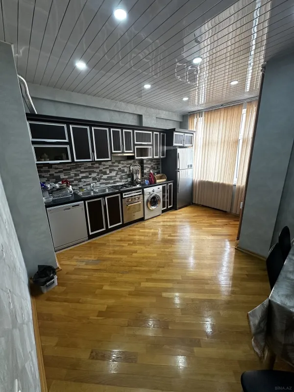 Satılır 2 otaqlı mənzil 105 m²