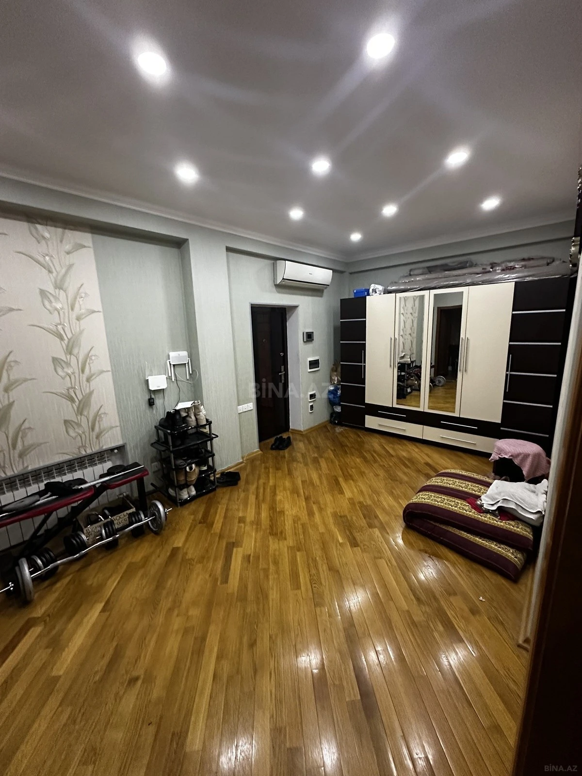 Satılır 2 otaqlı mənzil 105 m²