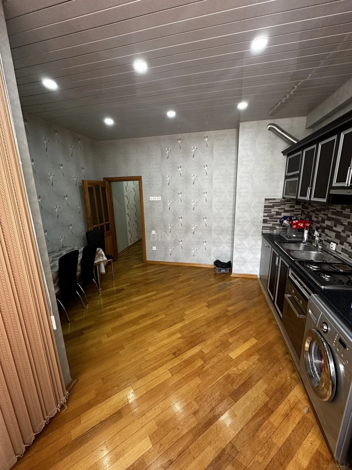 Satılır 2 otaqlı mənzil 105 m²