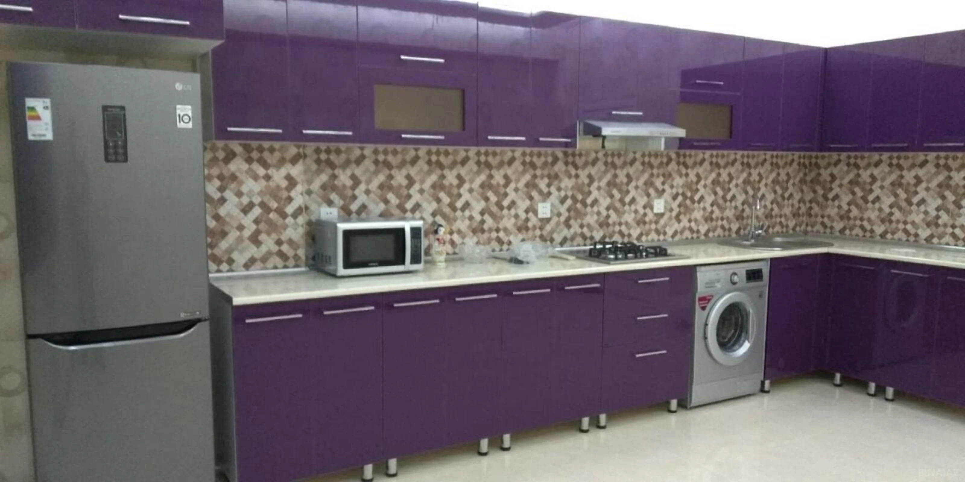 Kirayə verilir 3 otaqlı mənzil 137 m²