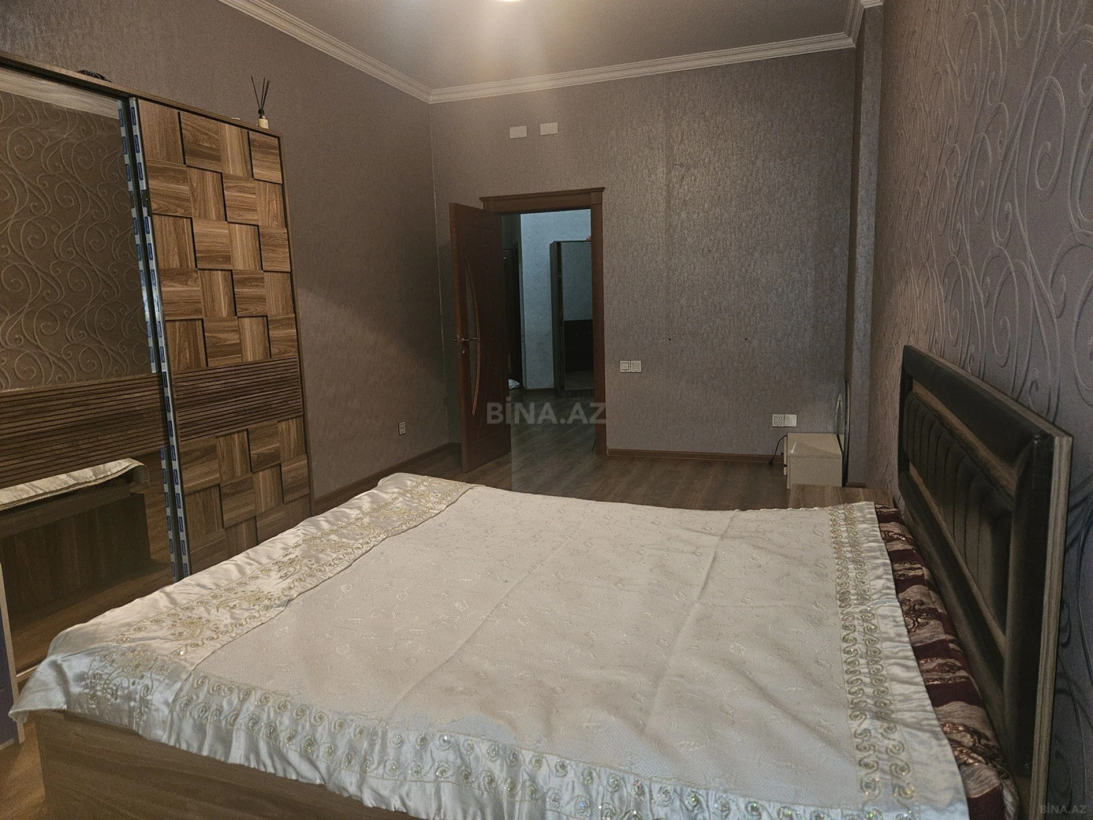 Kirayə verilir 3 otaqlı mənzil 130 m²
