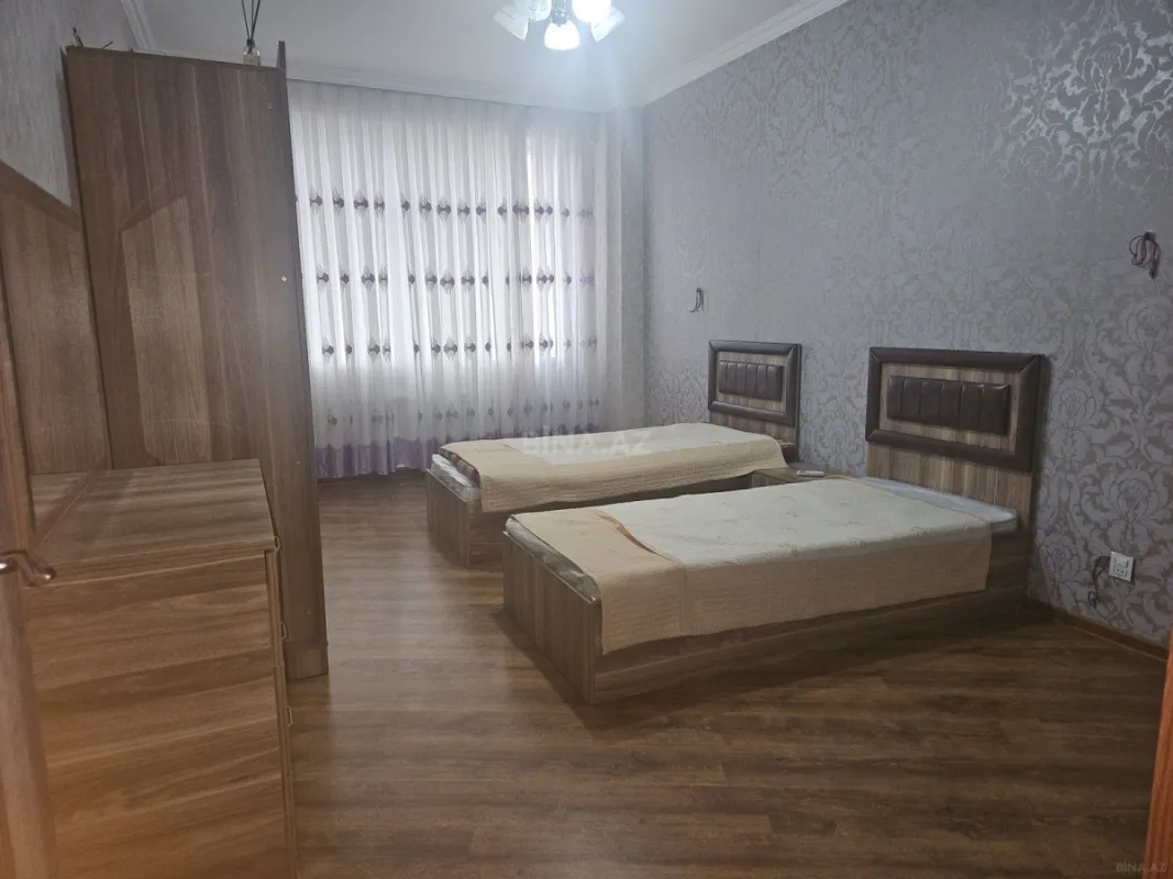 Kirayə verilir 3 otaqlı mənzil 130 m²
