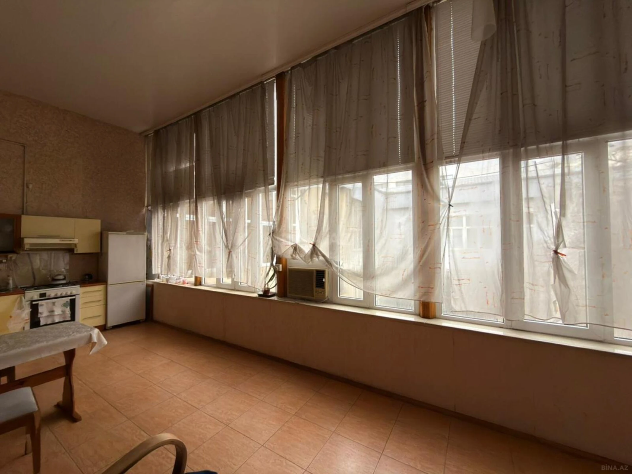 Satılır 4 otaqlı mənzil 75 m²