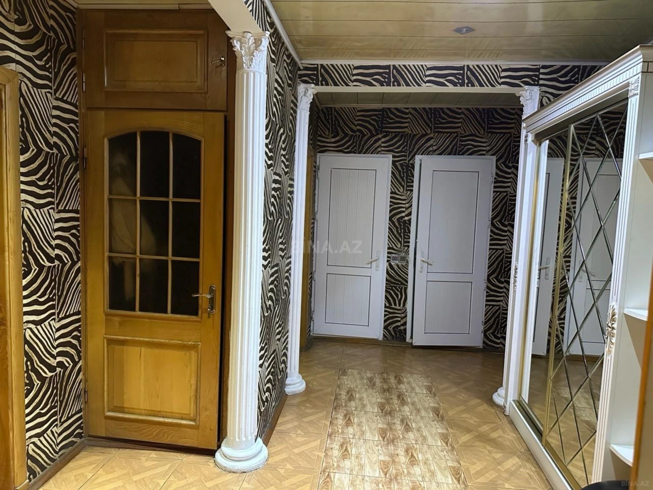 Satılır 4 otaqlı mənzil 100 m²