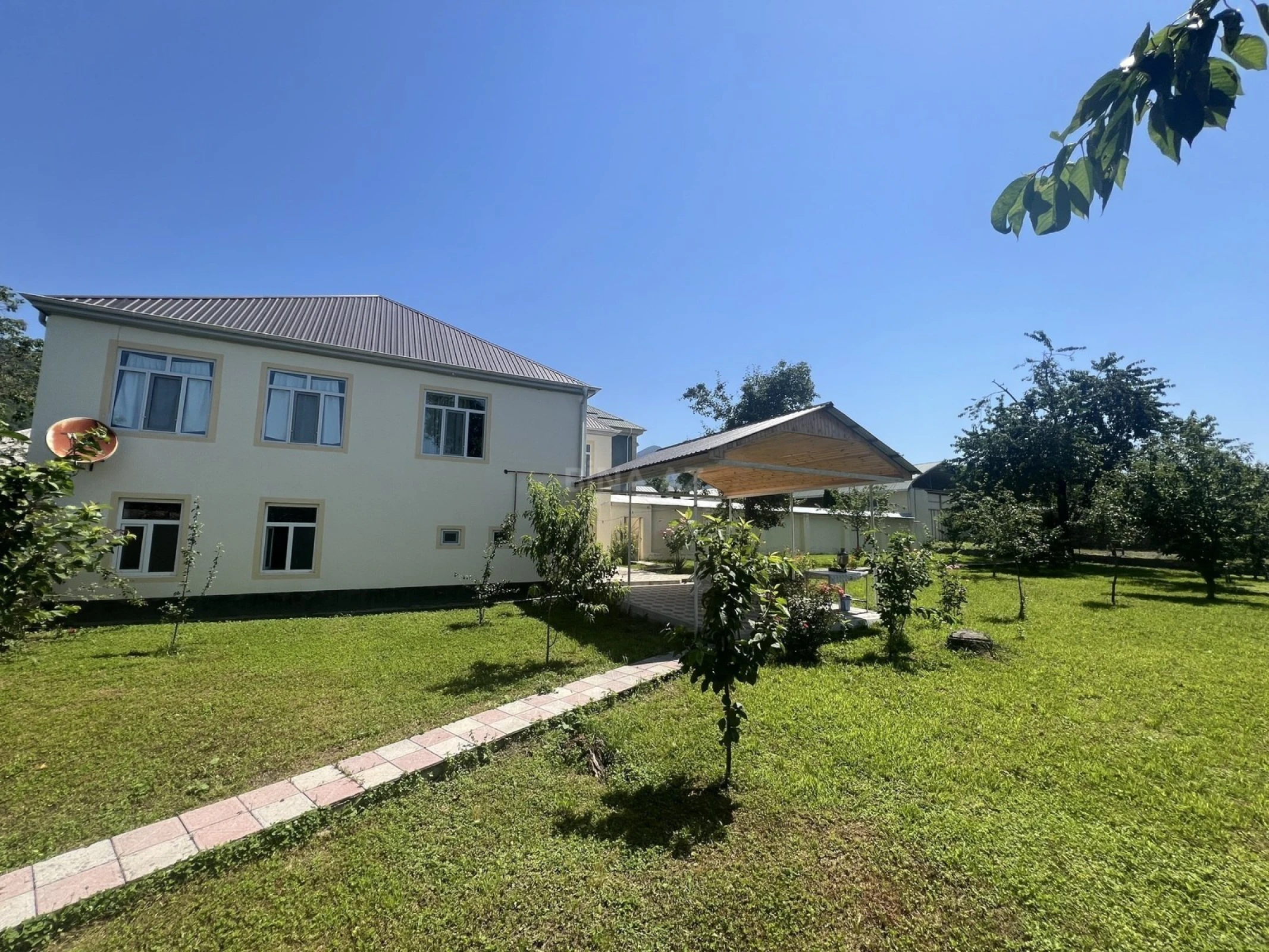 Kirayə verilir 3 otaqlı həyət evi 200 m²