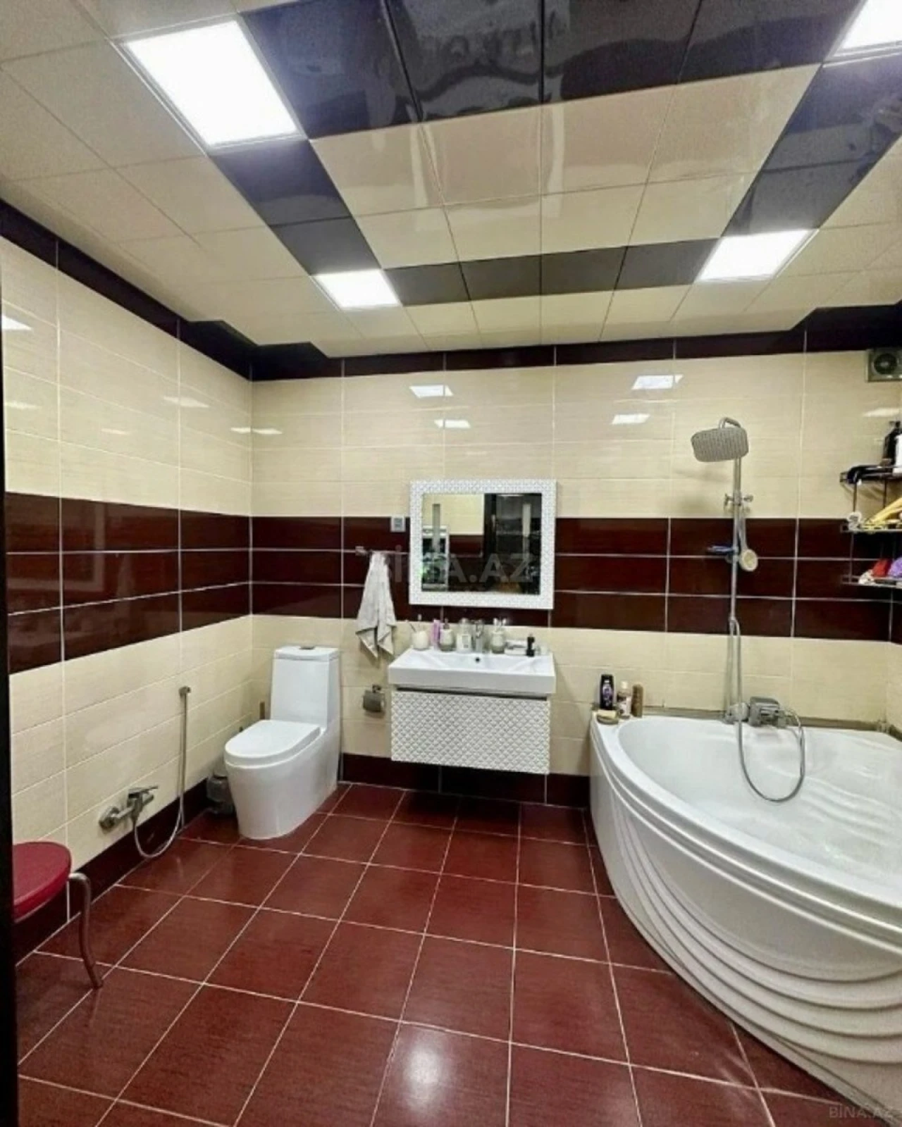 Satılır 4 otaqlı mənzil 157 m²