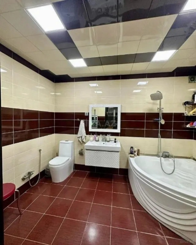 Satılır 4 otaqlı mənzil 157 m²