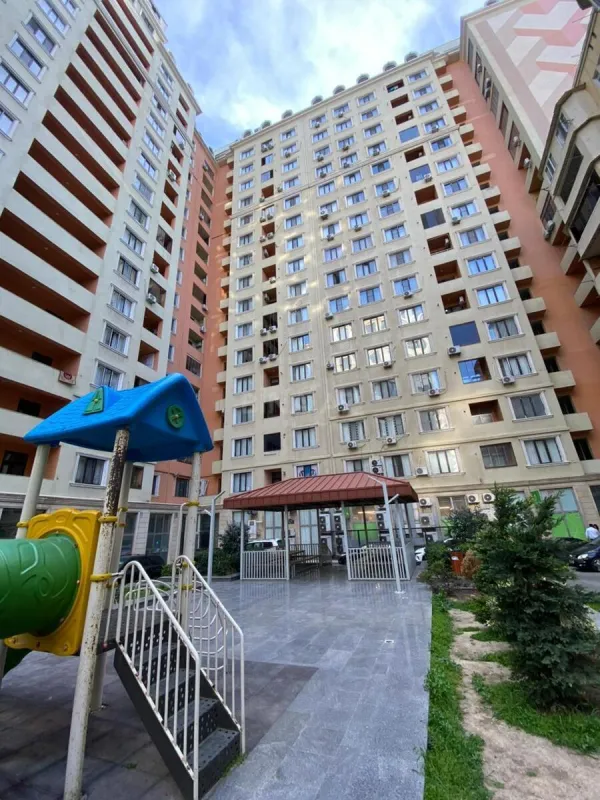 Satılır 3 otaqlı mənzil 110 m²