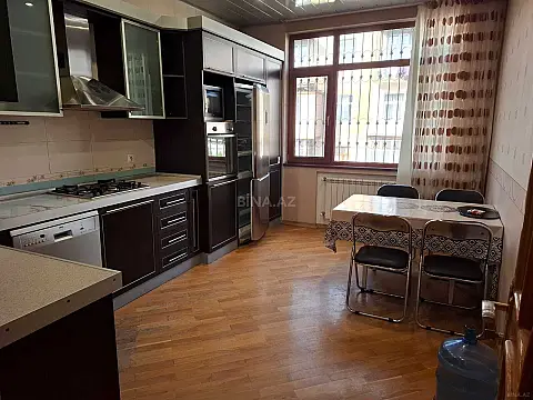 Kirayə verilir 3 otaqlı mənzil 120 m² — Bakı, Nərimanov 3 otaq 120.00 m²