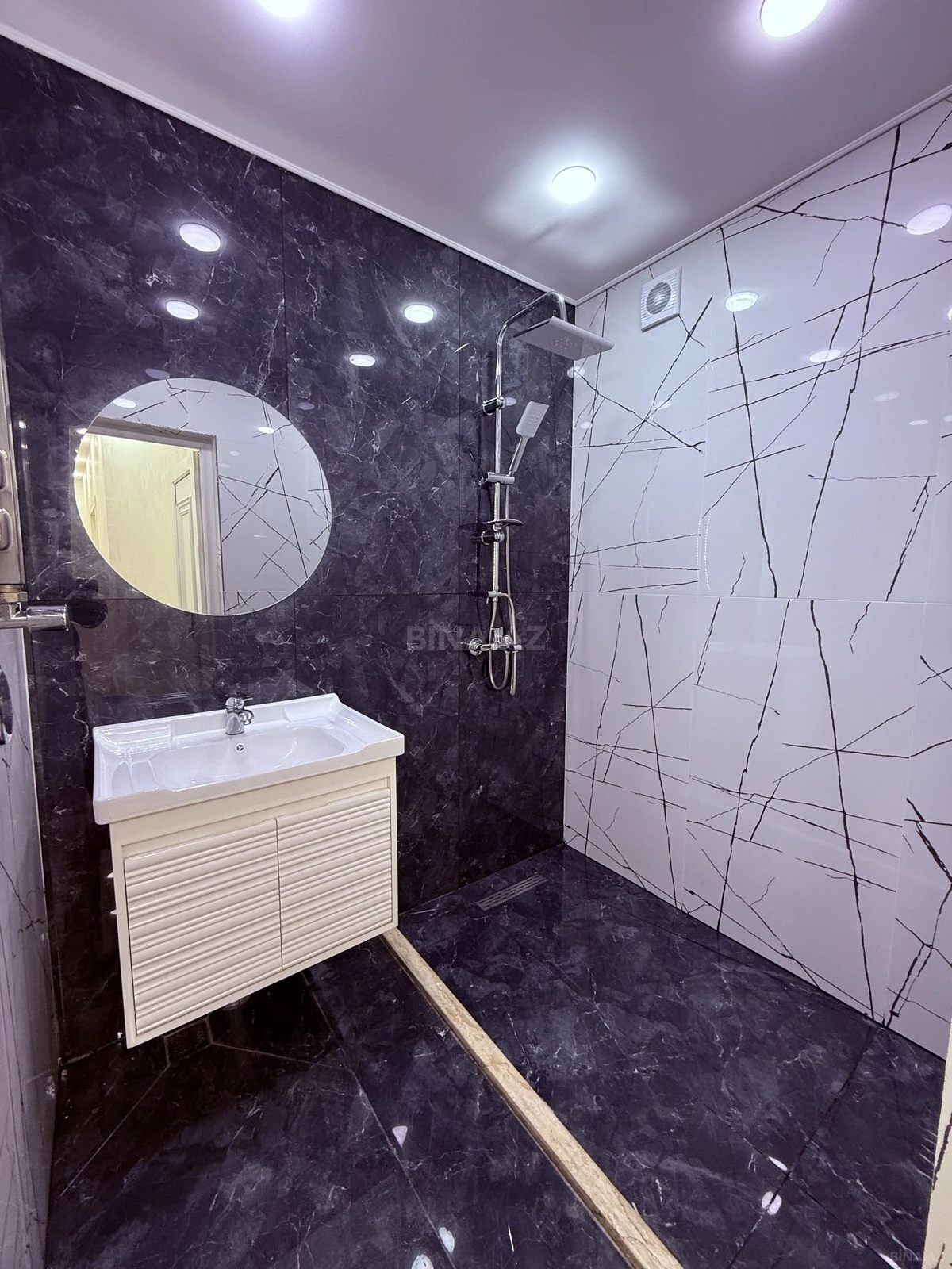 Satılır 2 otaqlı mənzil 68 m²