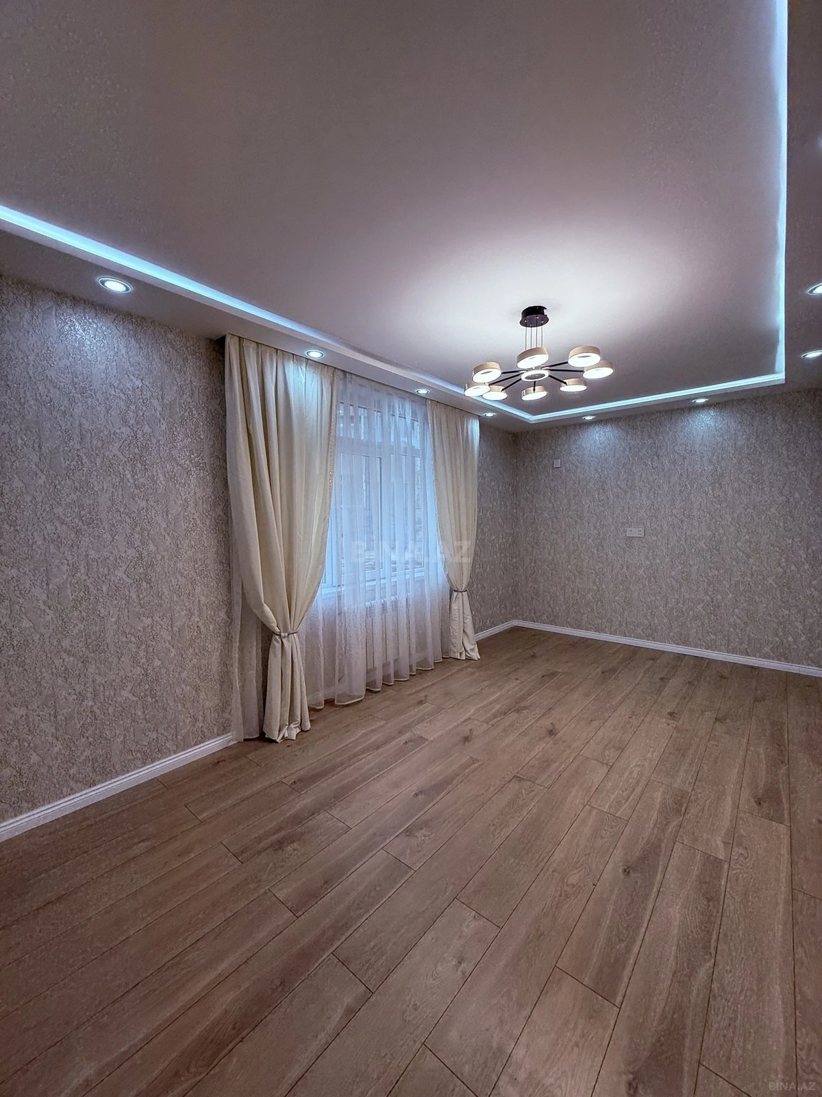 Satılır 2 otaqlı mənzil 68 m²