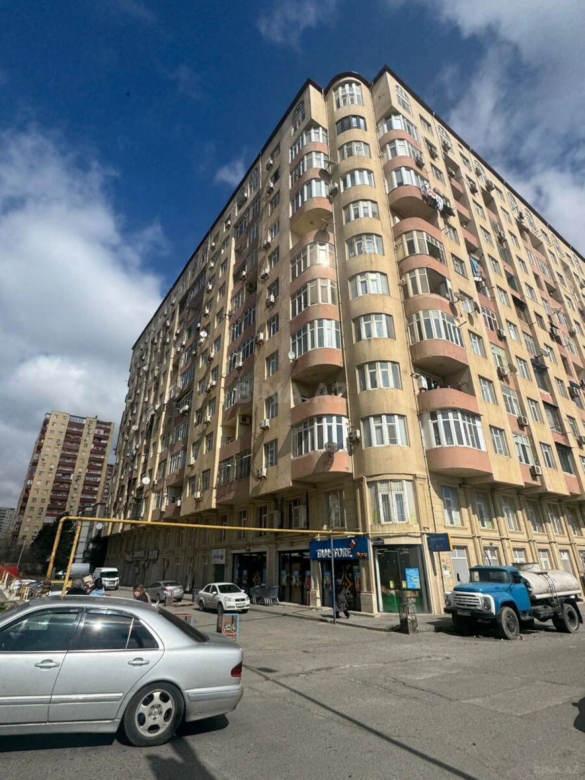 Satılır 2 otaqlı mənzil 72 m²
