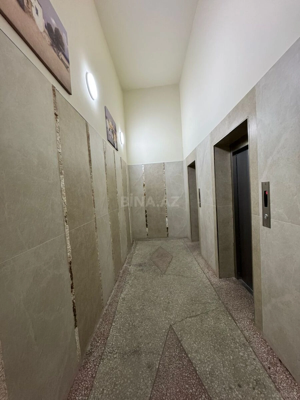 Satılır 2 otaqlı mənzil 72 m²