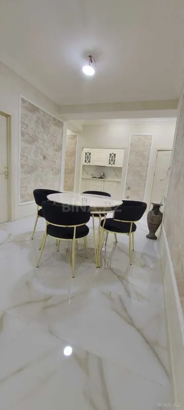 Satılır 4 otaqlı mənzil 140 m²