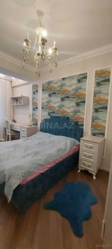Satılır 4 otaqlı mənzil 140 m²
