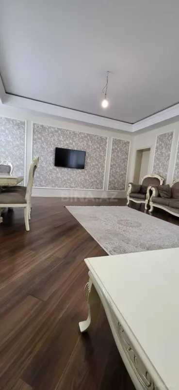 Satılır 4 otaqlı mənzil 140 m²