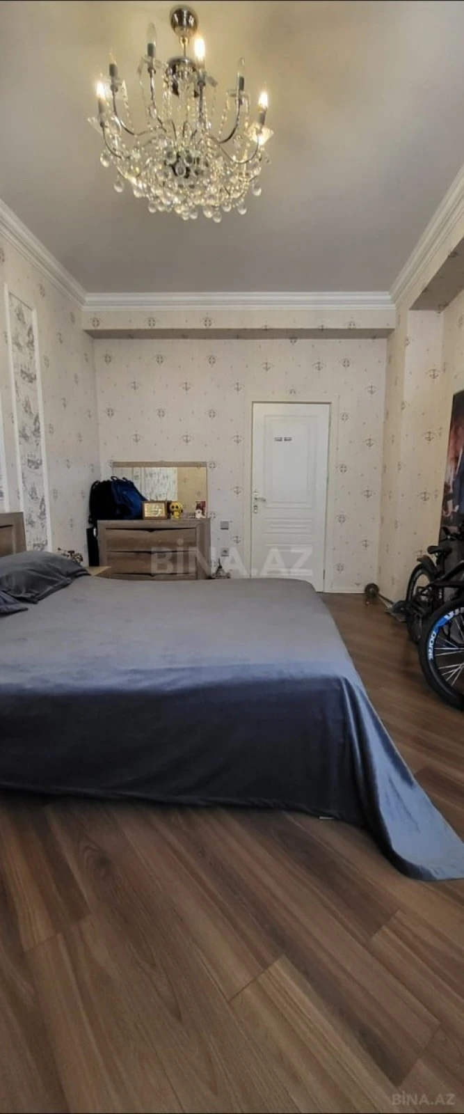 Satılır 4 otaqlı mənzil 140 m²