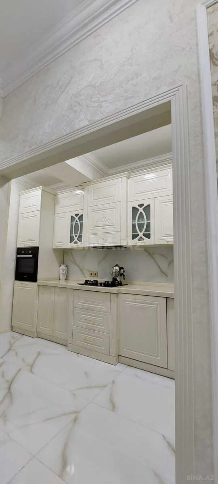 Satılır 4 otaqlı mənzil 140 m²