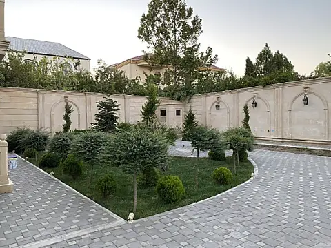 Satılır 7 otaqlı həyət evi 750 m²