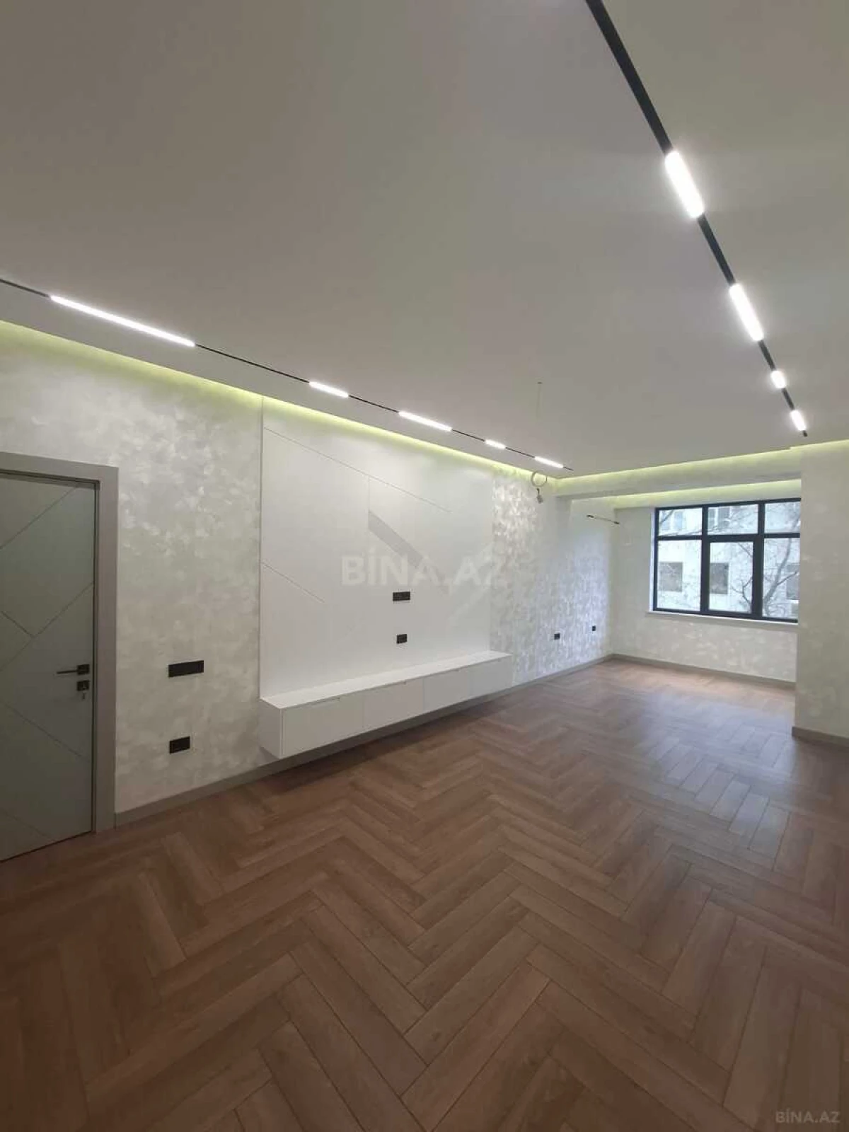 Satılır 4 otaqlı mənzil 145 m²