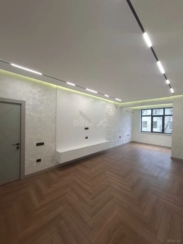 Satılır 4 otaqlı mənzil 145 m²
