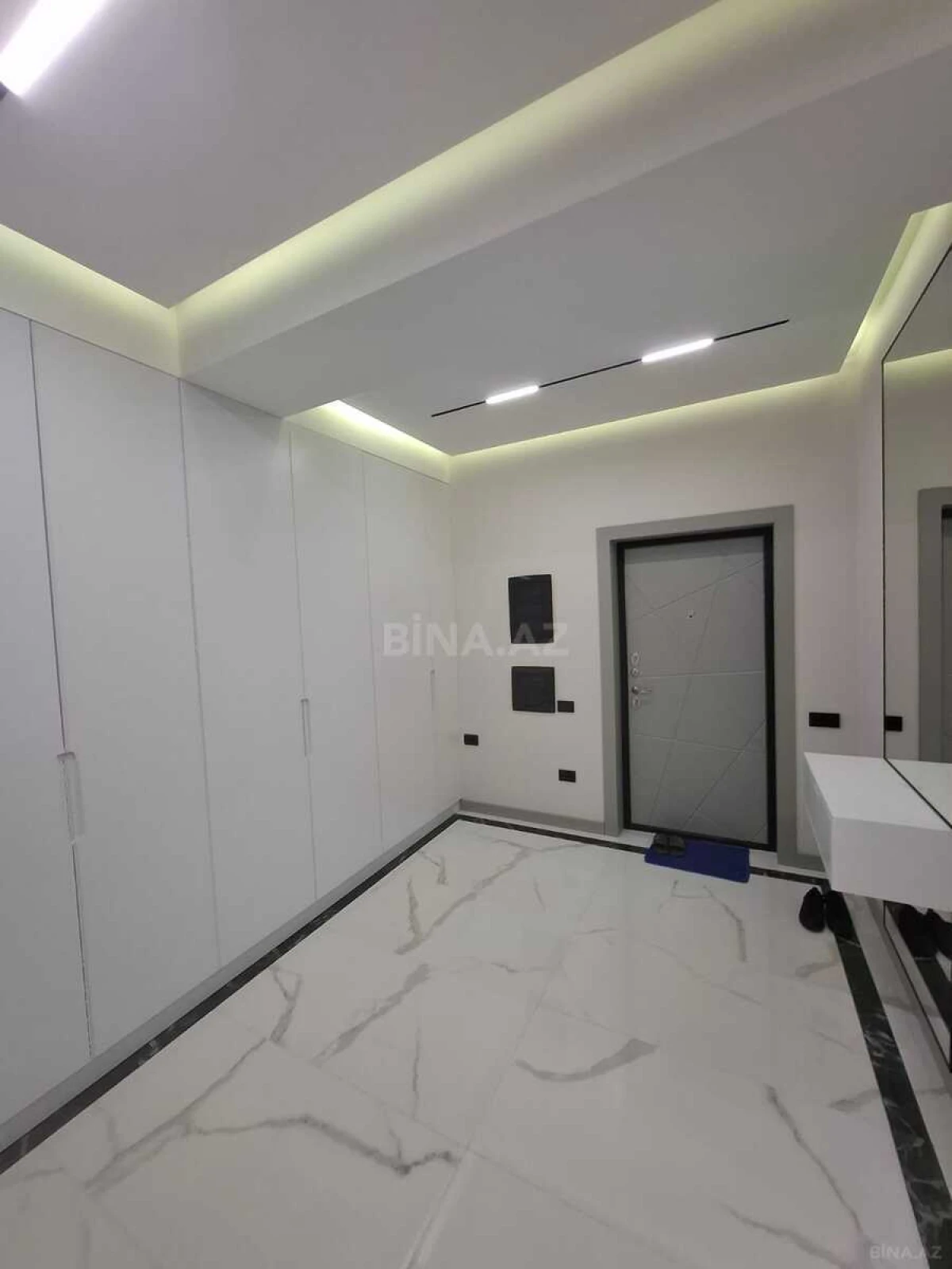 Satılır 4 otaqlı mənzil 145 m²