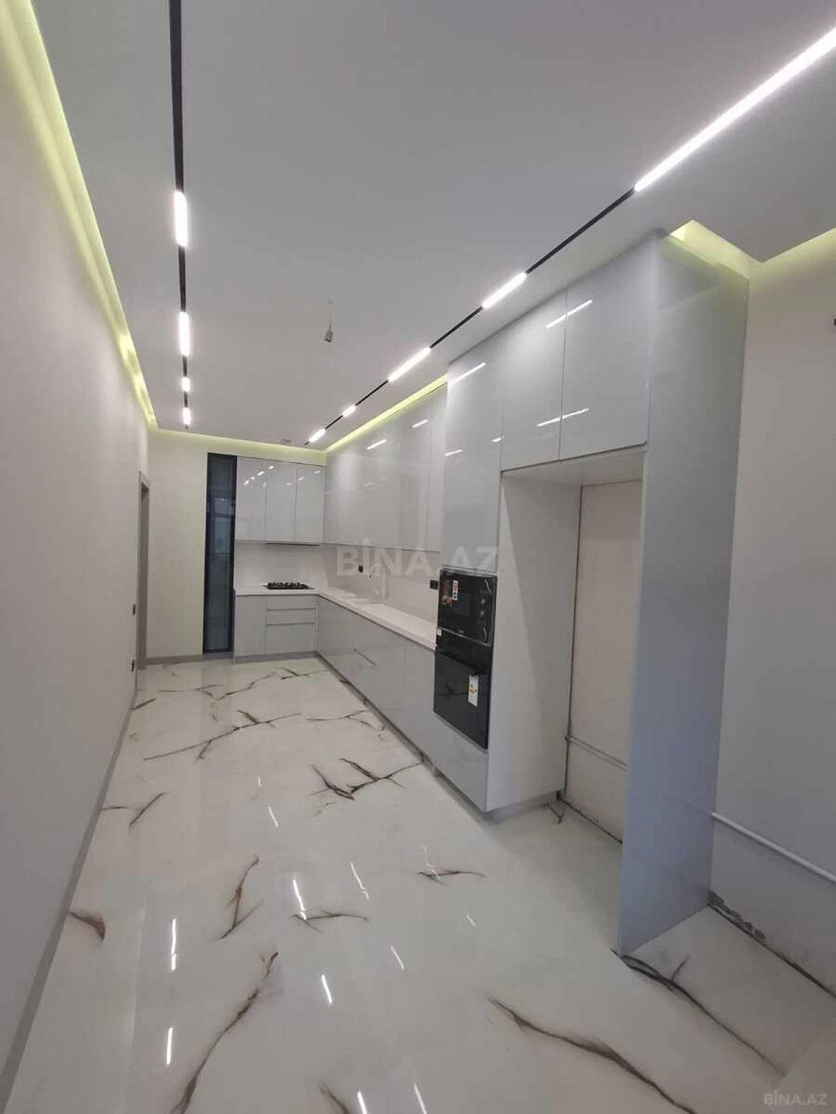 Satılır 4 otaqlı mənzil 145 m²