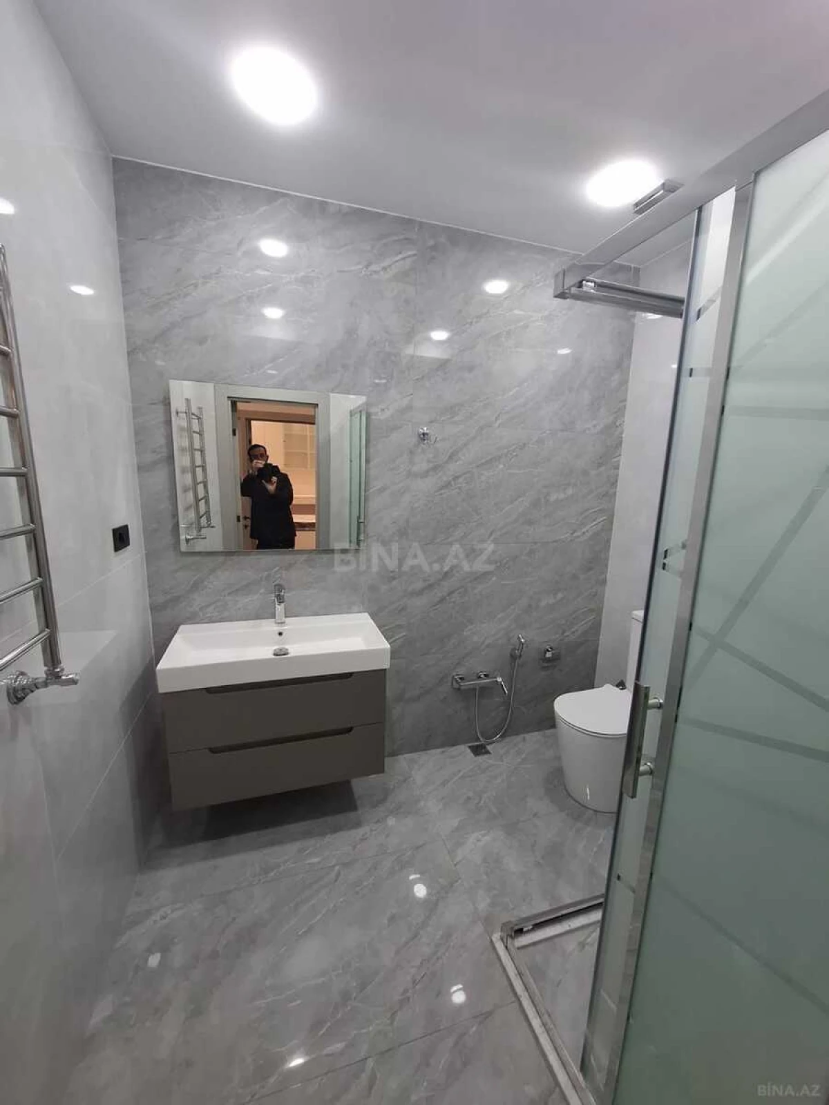 Satılır 4 otaqlı mənzil 145 m²