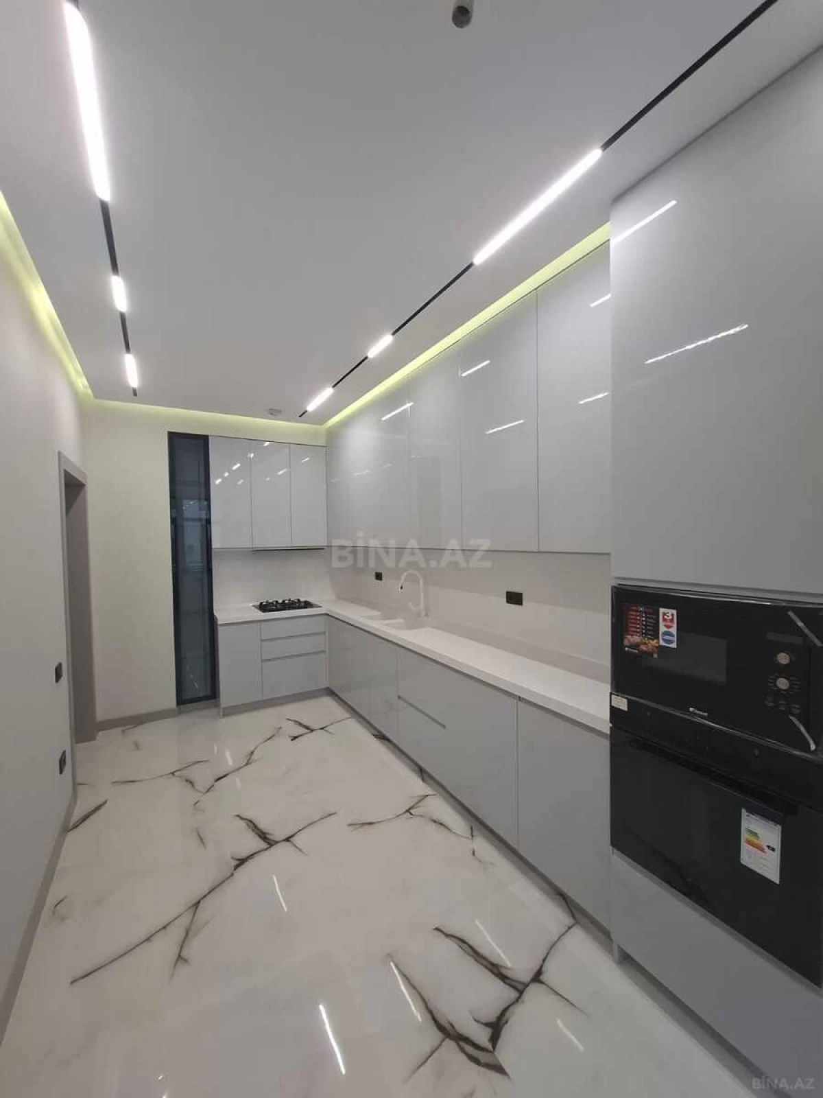 Satılır 4 otaqlı mənzil 145 m²