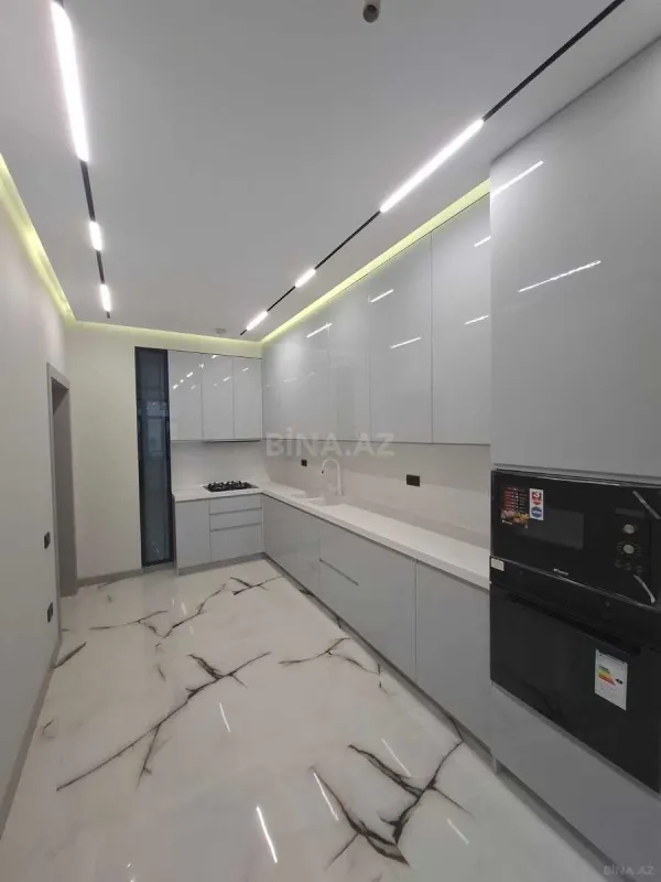 Satılır 4 otaqlı mənzil 145 m²