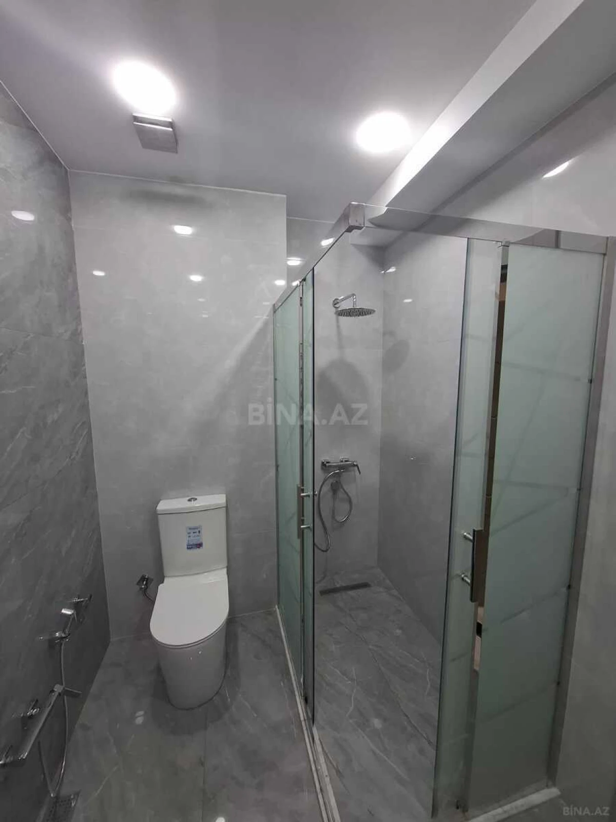 Satılır 4 otaqlı mənzil 145 m²