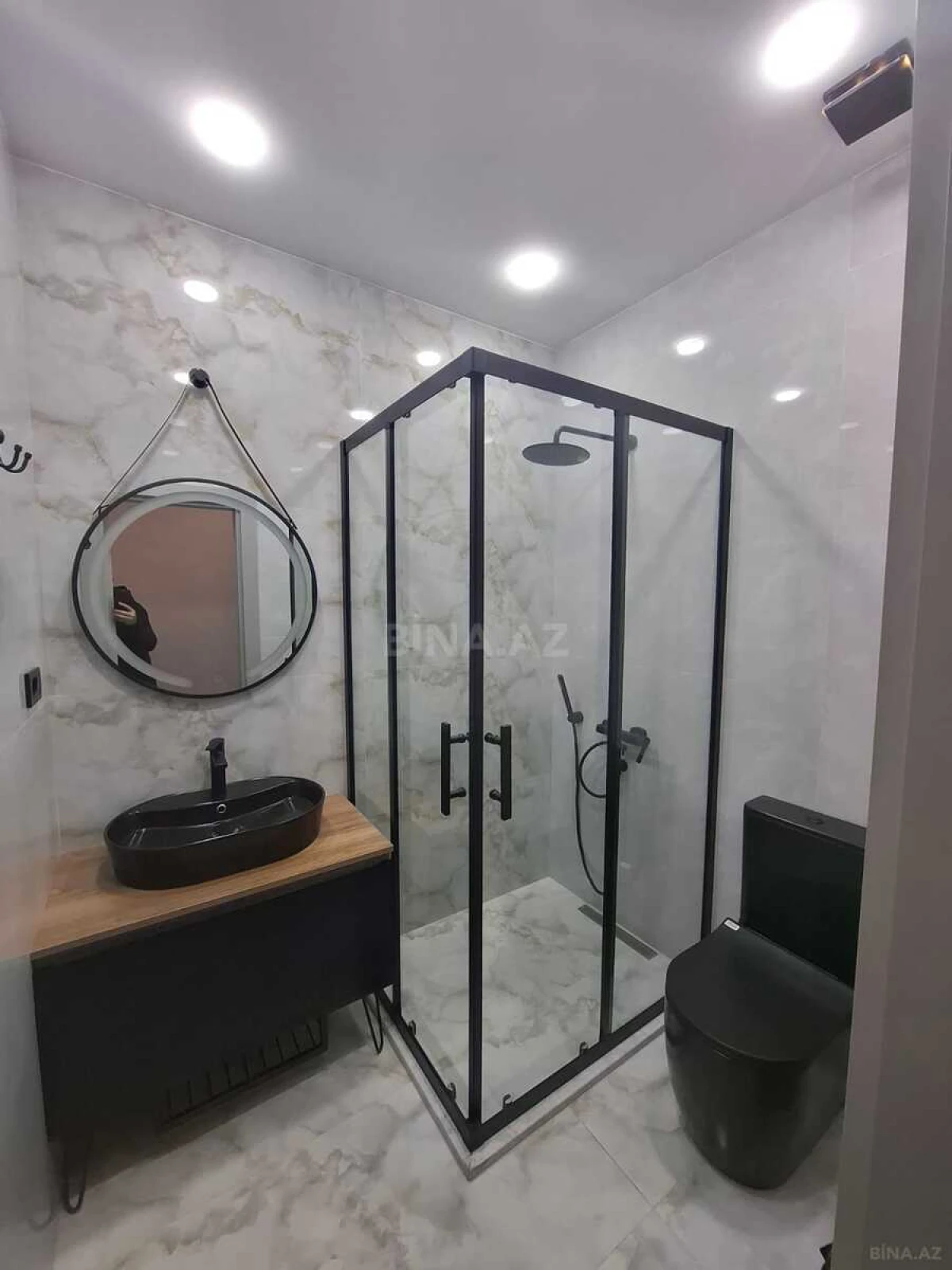 Satılır 4 otaqlı mənzil 145 m²